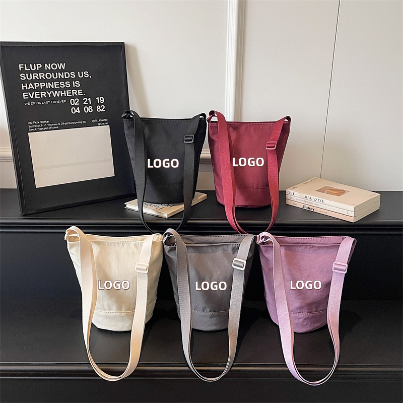 Women Bags Logo - カスタムロゴ/デザイン入りバケットトートバッグ、調節可能なショルダーストラップ付きナイロンクロスボディバッグ、ミニカジュアルデイリーワークショッピングバッグ（女性用）