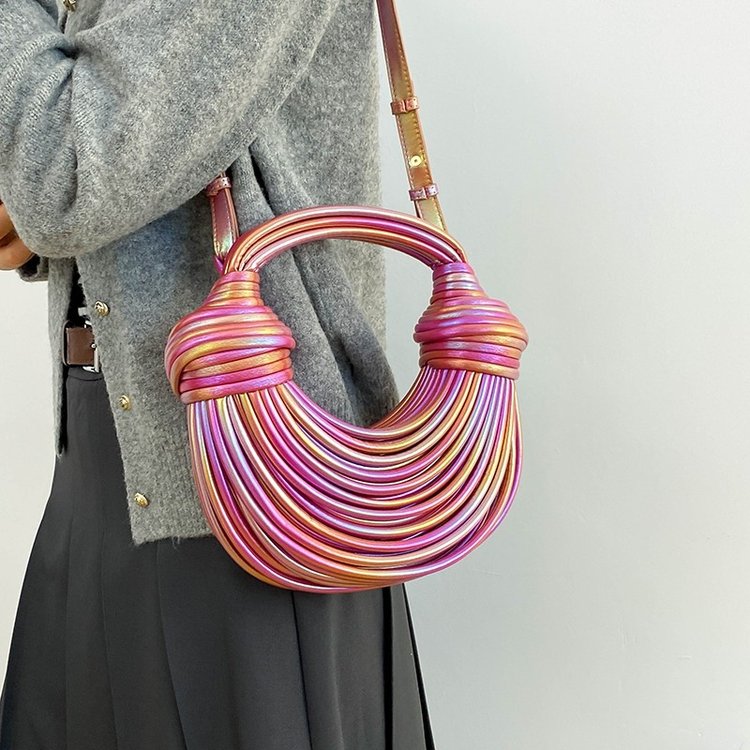 ミニマリストシックなレターロゴ入りおむつバッグ、女性用エレガ - Women Bags Logo のレビューと価格