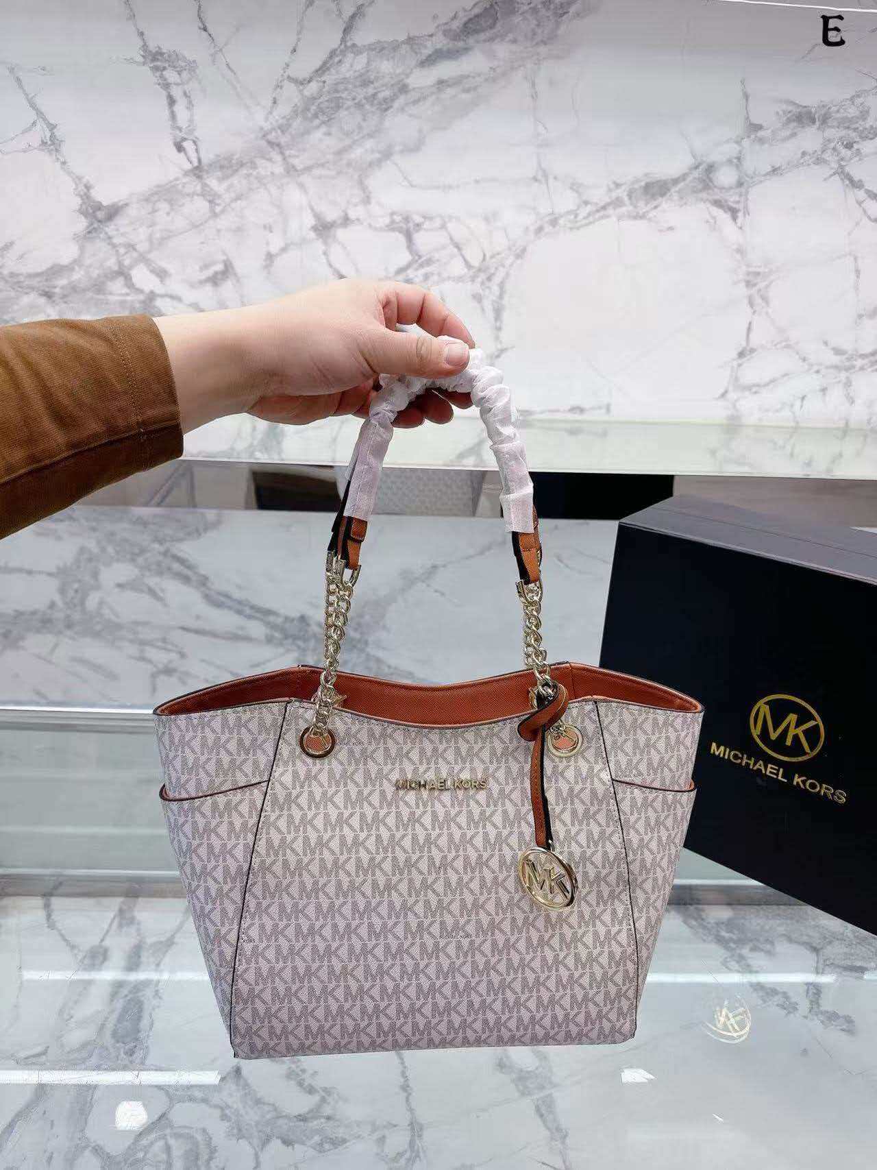 マイケル・コース ジェットセット 2026 新作：高品質でク - Women'S Bags Michael Kors のレビューと価格