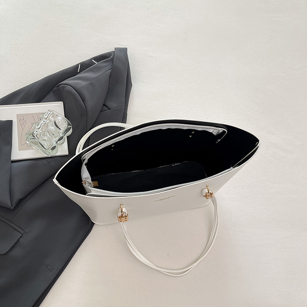 日常使いに最適なファッショントートバッグ シンプルな無地 光 - Women Bags Gold のレビューと価格