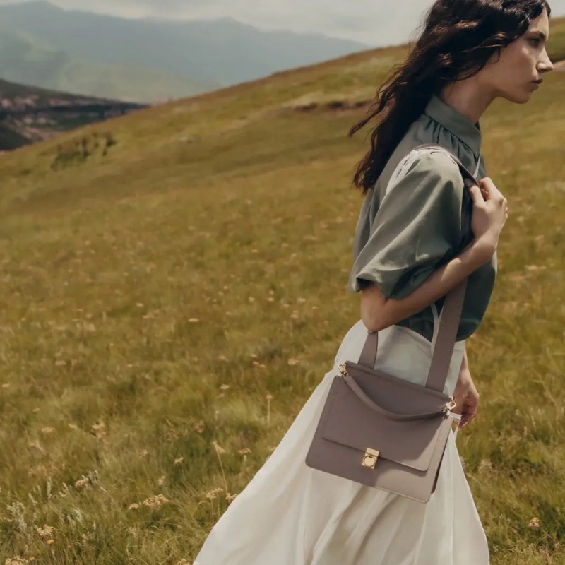 ヌメロセプトクロスボディバッグ レディース 高級グレインレザ - Women Bags Gold のレビューと価格